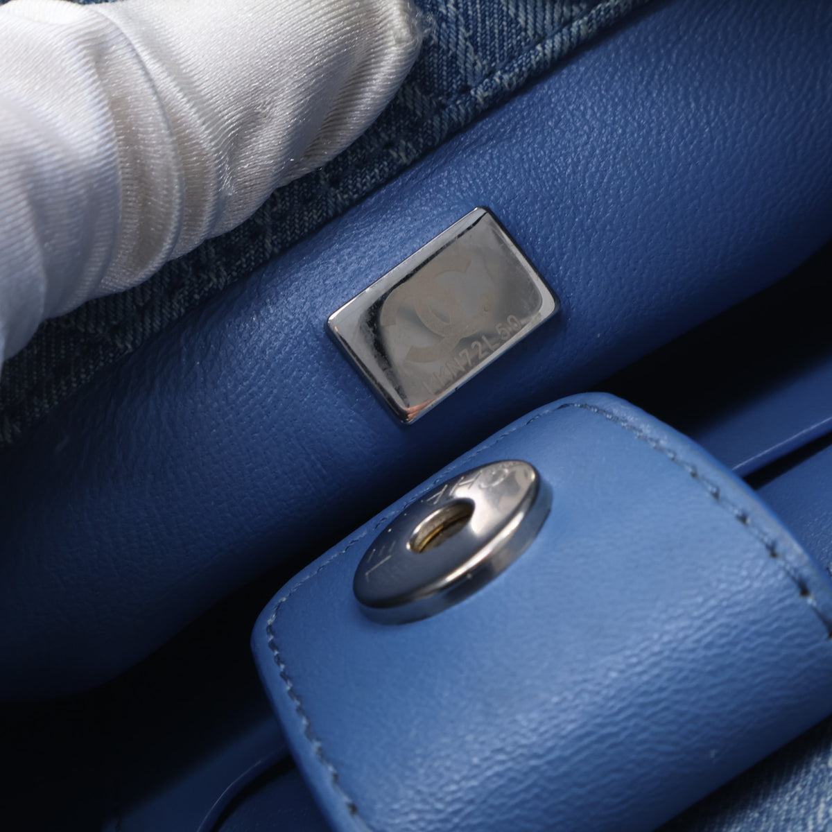 Pre-Owned Chanel Hobo Denim Sweetheart Crush, silver hardware close-up, photo 16 of 17
