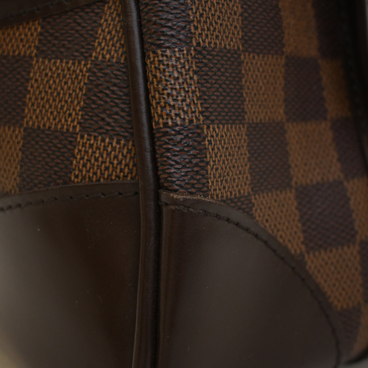Vintage Louis Vuitton Damier Ebene Berkeley, corner and edge detail