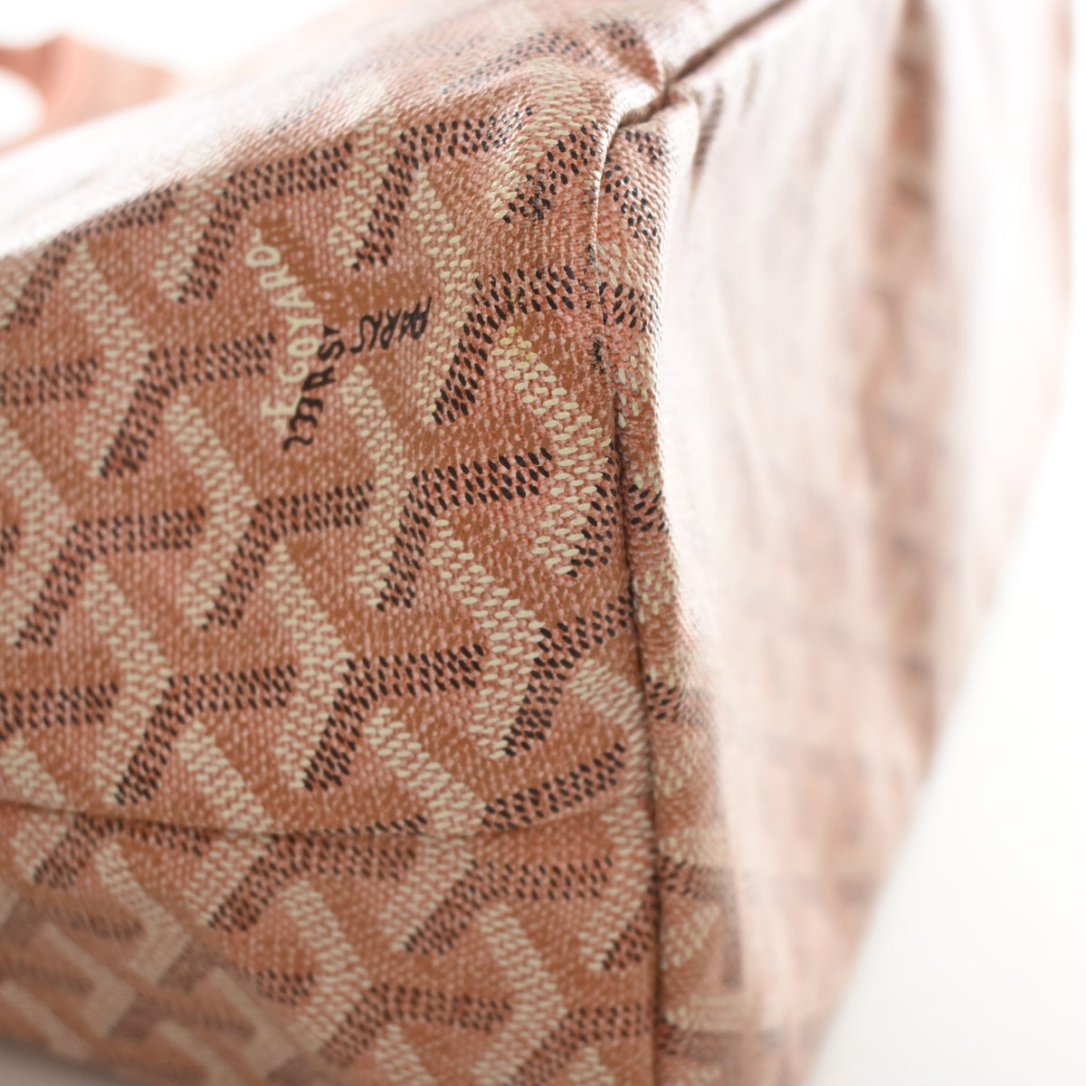 Pre-Owned Goyard PM Goyardine Boheme, corner and edge detail, photo 16 of 17