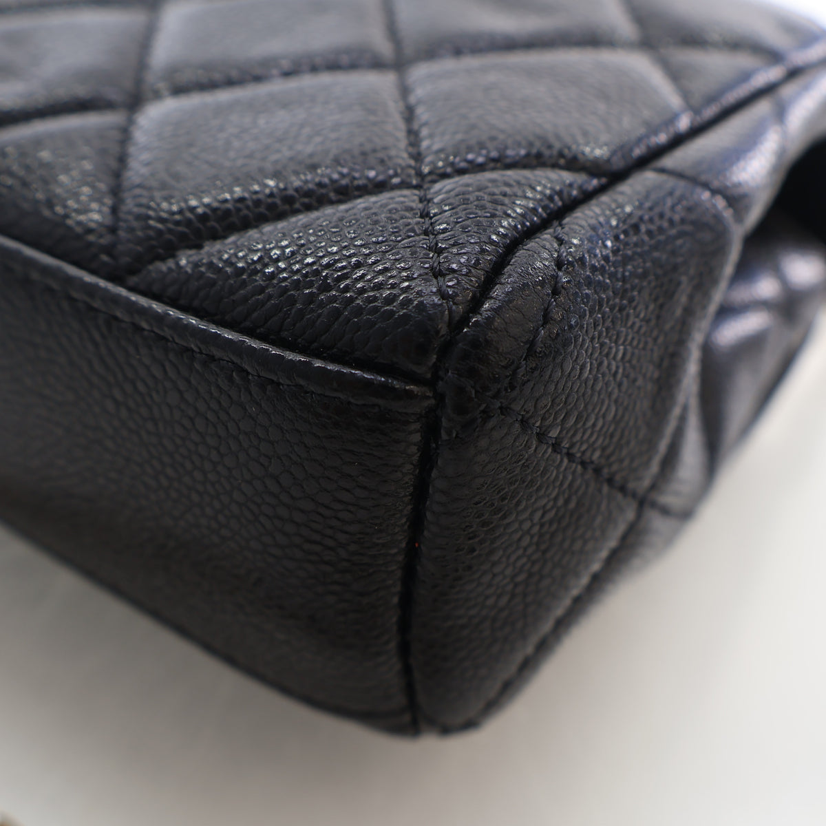Pre-Owned Chanel Flap Bag Mini Caviar Leather Classic Single, corner and edge detail, photo 14 of 19