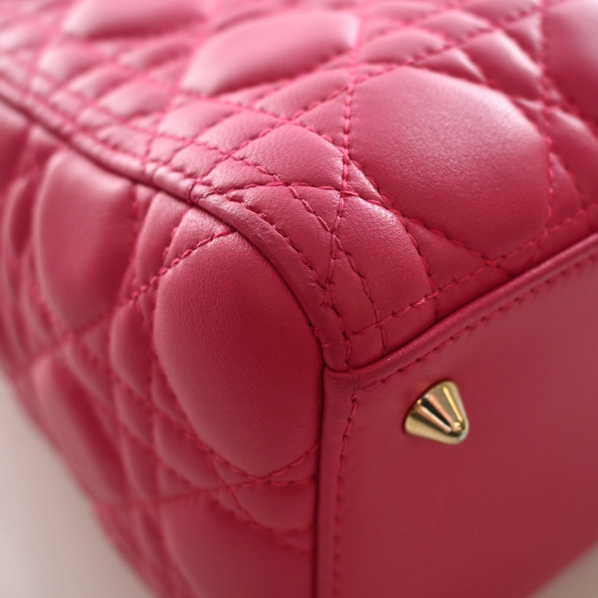 Pre-Owned Christian Dior Lady Dior Medium Lambskin, corner and edge detail, photo 13 of 17