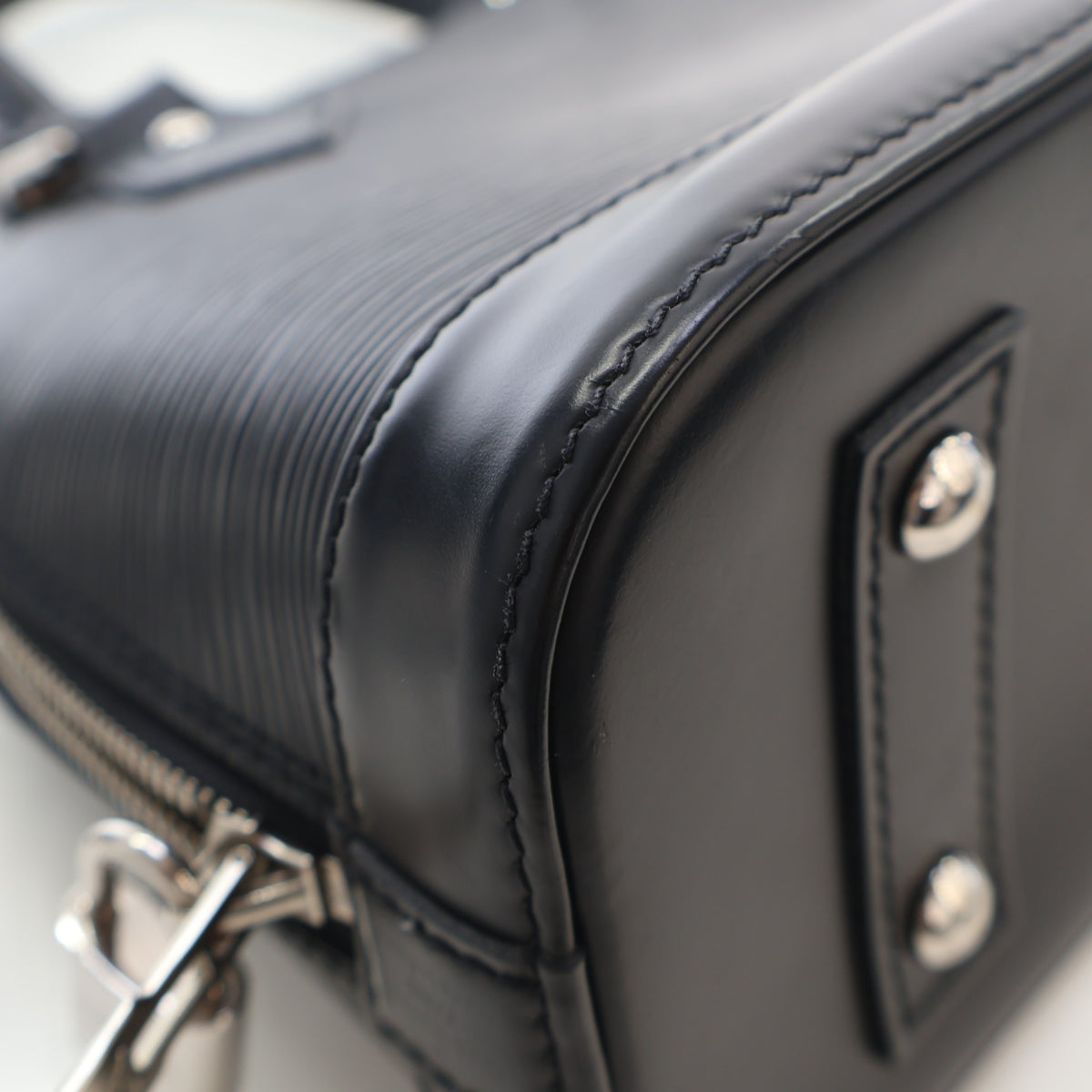 Louis Vuitton Epi Alma BB, photo 16 of 19
