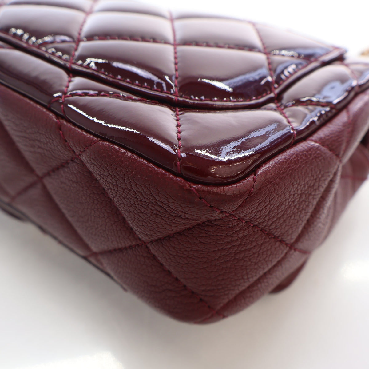 Pre-Owned Chanel Flap Bag Small Patent Leather Classic Single, corner and edge detail, photo 15 of 20