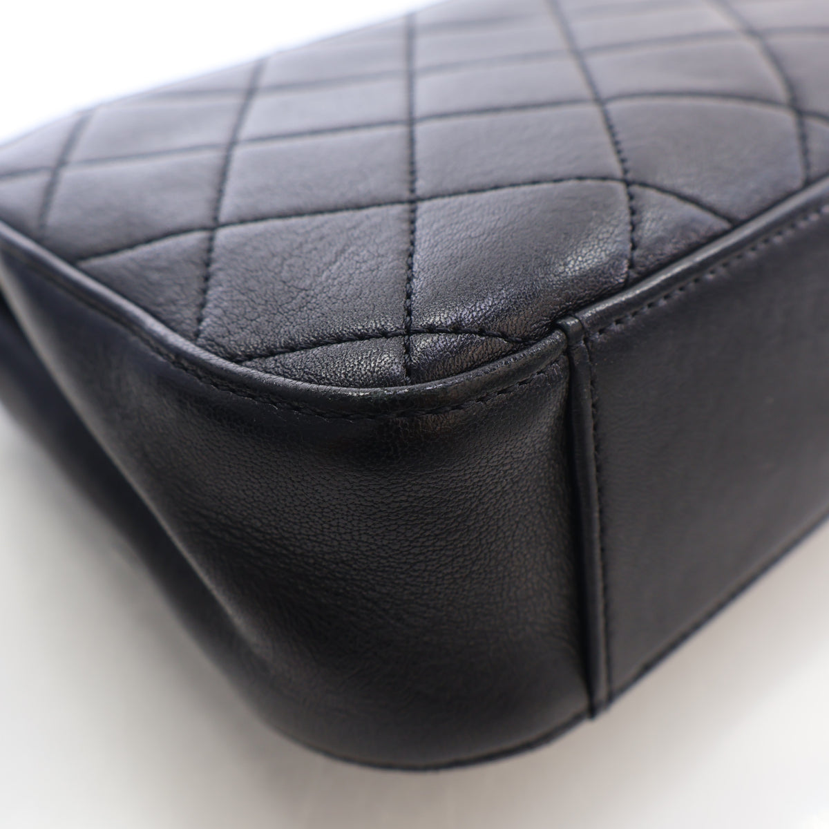 Pre-Owned Chanel Top Handle Medium Calfskin Quilted Chain Infinity Flap, corner and edge detail, photo 12 of 20