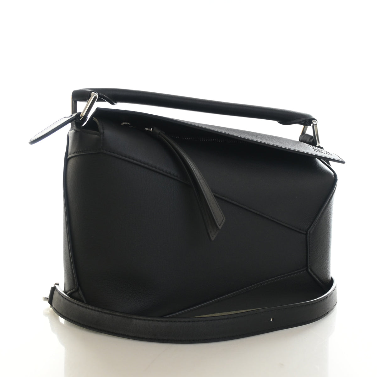 Pre-Owned Loewe Puzzle Small Edge, three-quarter view