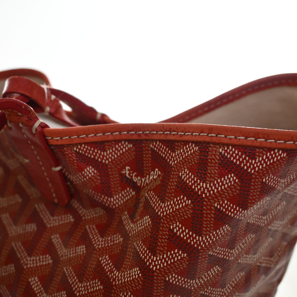Pre-Owned Goyard PM Goyardine St. Louis, corner and edge detail, photo 15 of 23