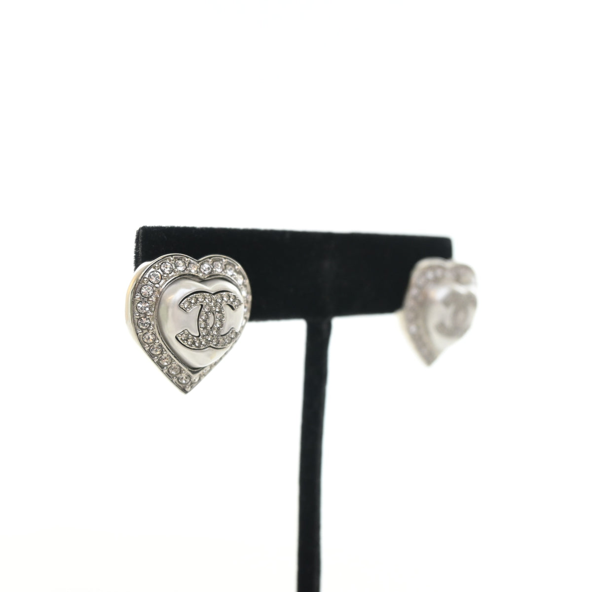 Chanel Pearl CC Heart Earrings, photo 4 of 8