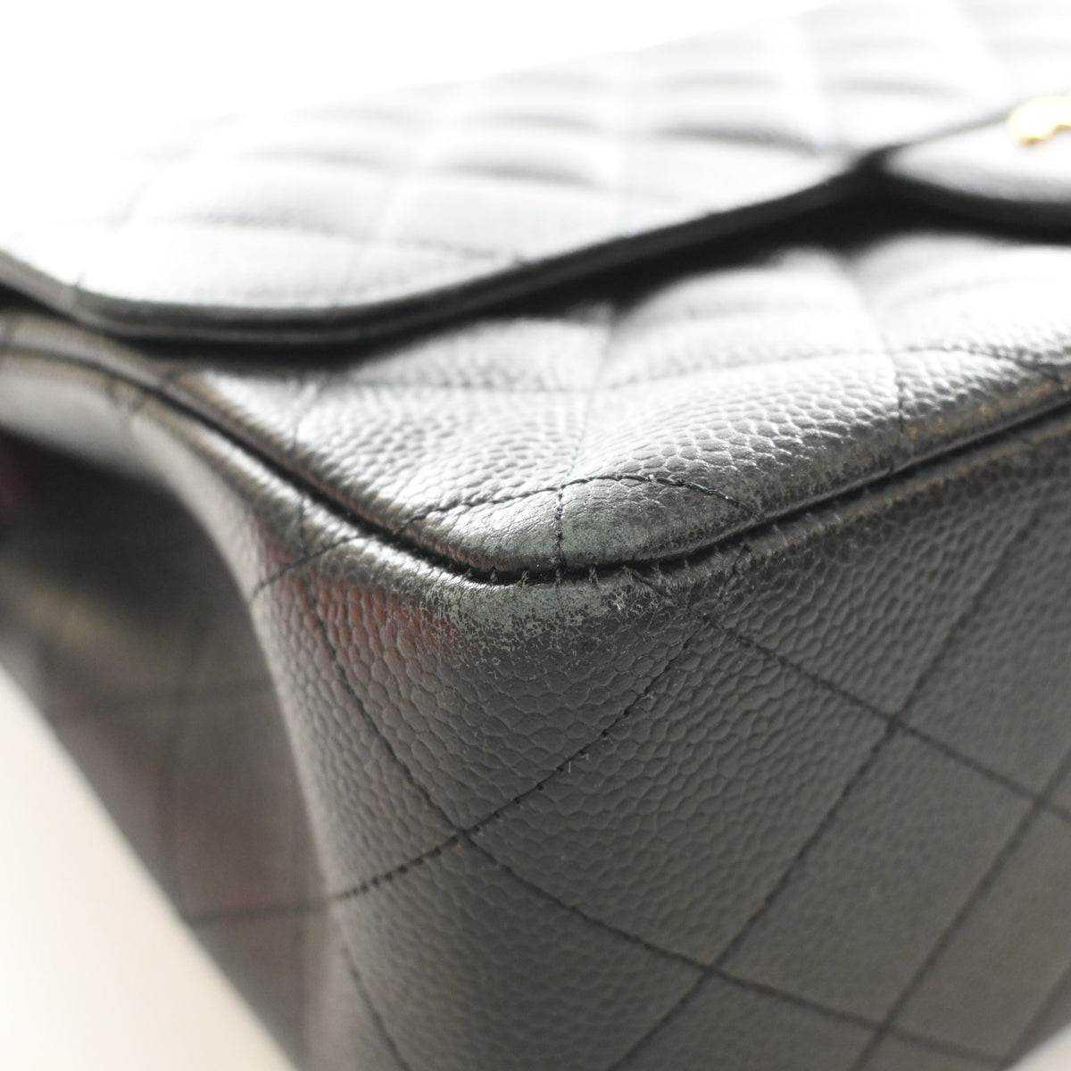 Pre-Owned Chanel Classic Double Flap Jumbo Caviar Leather Bag, corner and edge detail, photo 16 of 20