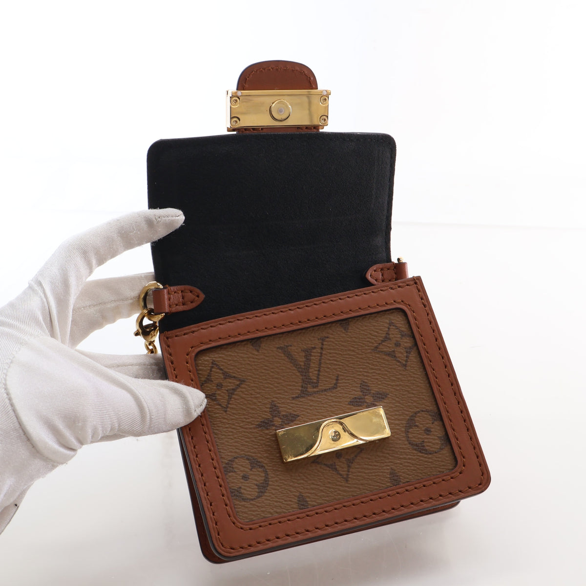 Pre-Owned Louis Vuitton Belt Bag Reverse Monogram Dauphine, open interior with lining, photo 16 of 18