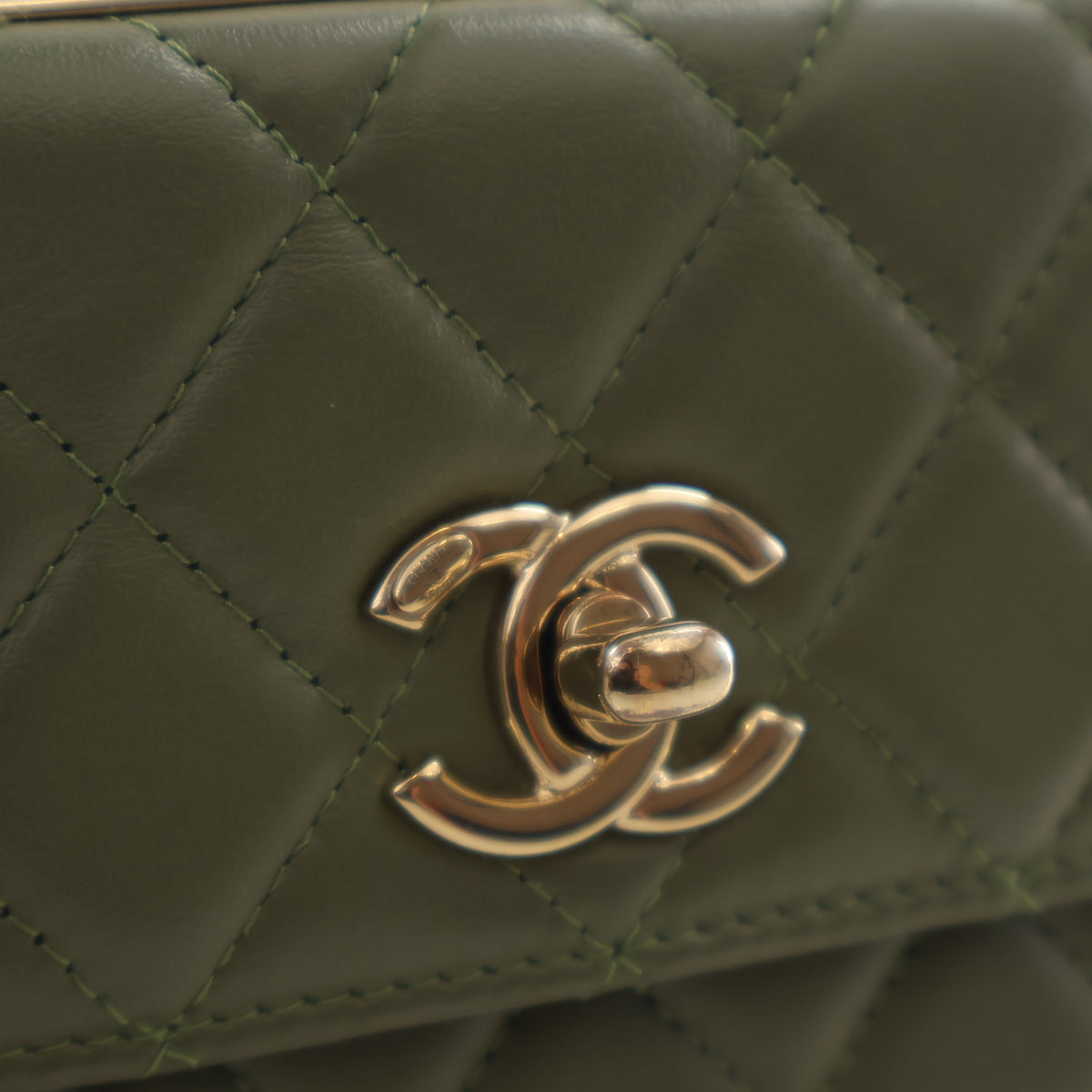 Pre-Owned Chanel Wallet On Chain Mini Lambskin CC Trendy WOC, gold embossed logo detail