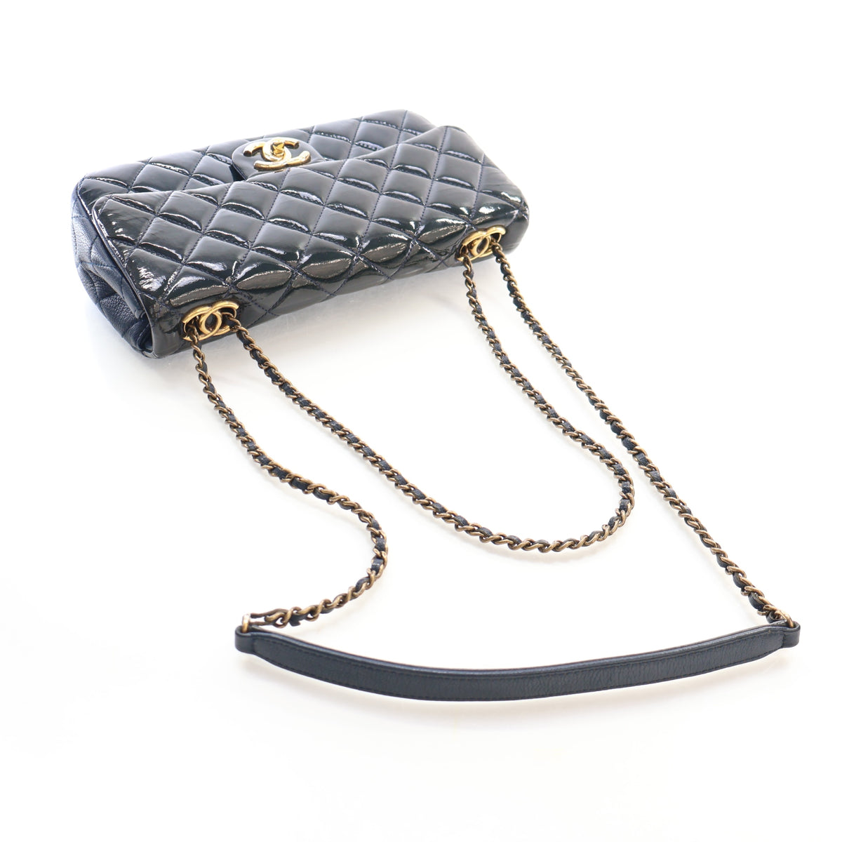 Pre-Owned Chanel Flap Bag Medium Patent Leather Classic Single, three-quarter view, photo 11 of 18
