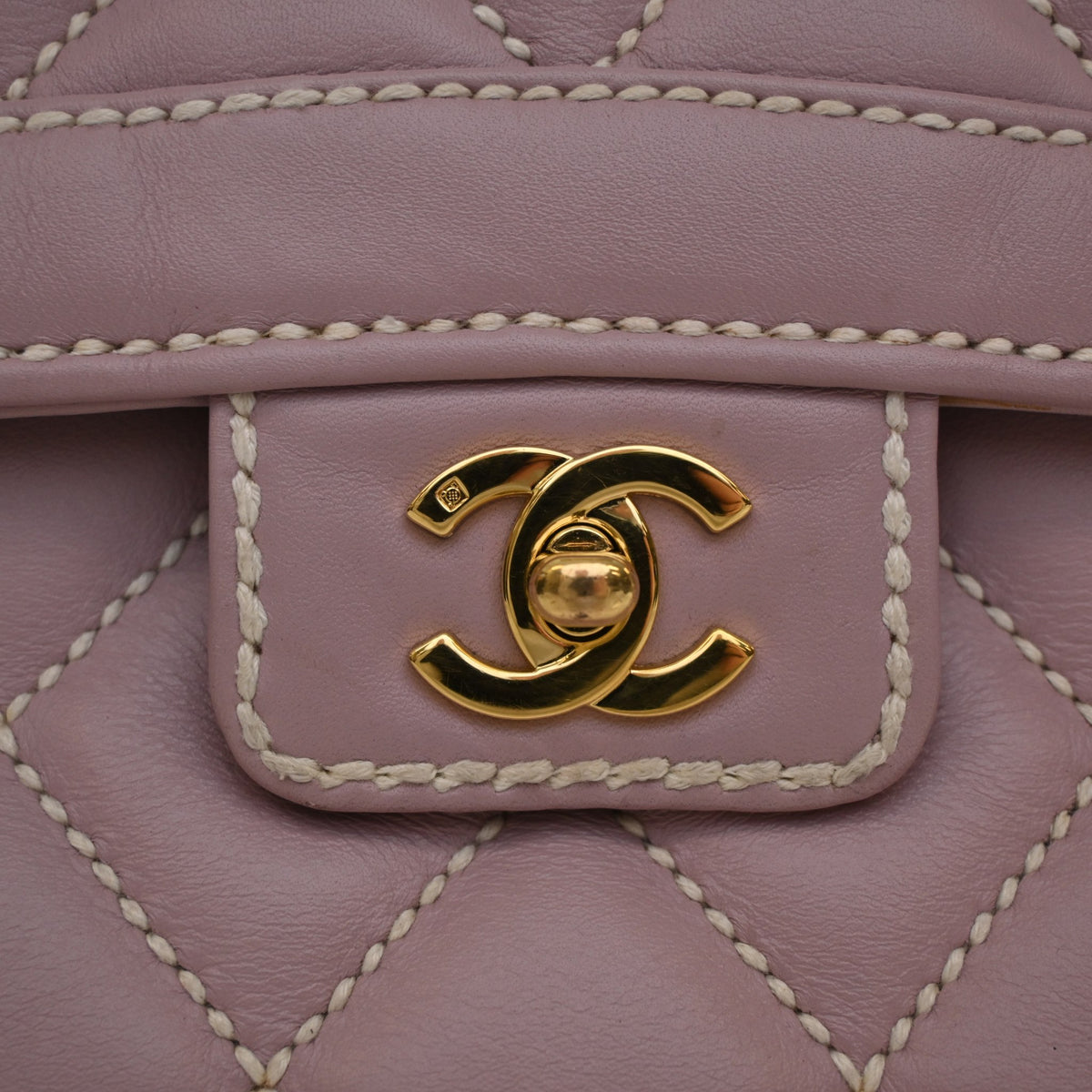 Vintage Chanel Flap Bag Medium Calfskin Wild Stitch, gold hardware close-up