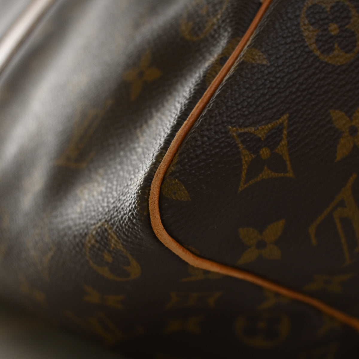 Vintage Louis Vuitton 50 Monogram Keepall, corner and edge detail, photo 14 of 19