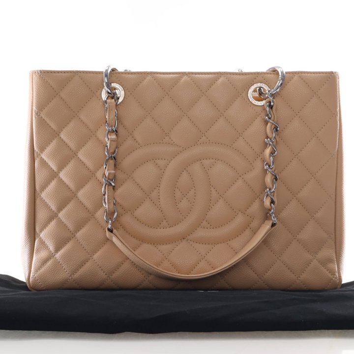 chanel beige matte caviar travel tote bag Leather Beige small stains Chanel Caviar Grand Shopping Tote