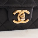 Chanel Caviar Chic Pearls F...