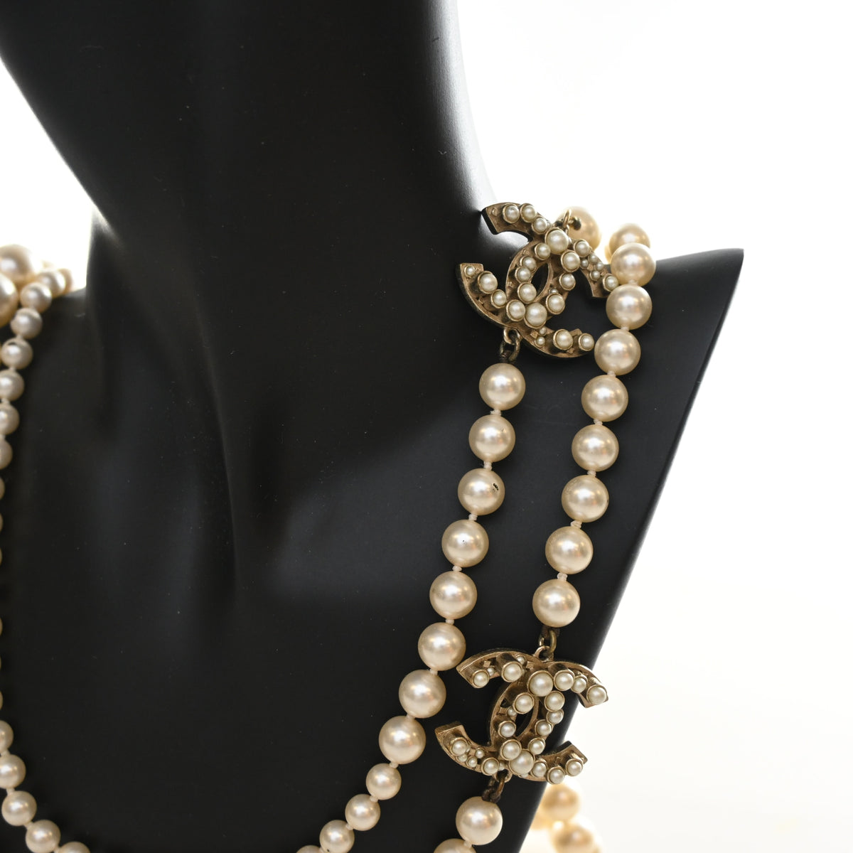 Chanel CC Long Pearl Necklace, photo 9 of 10