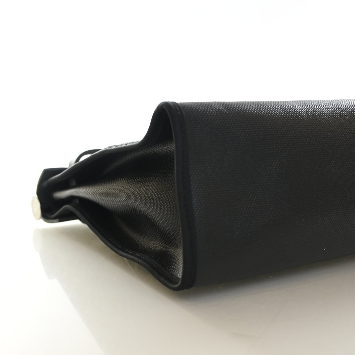 Pre-Owned Hermès Herbag 31 Noir Toile Berline Zip, side profile
