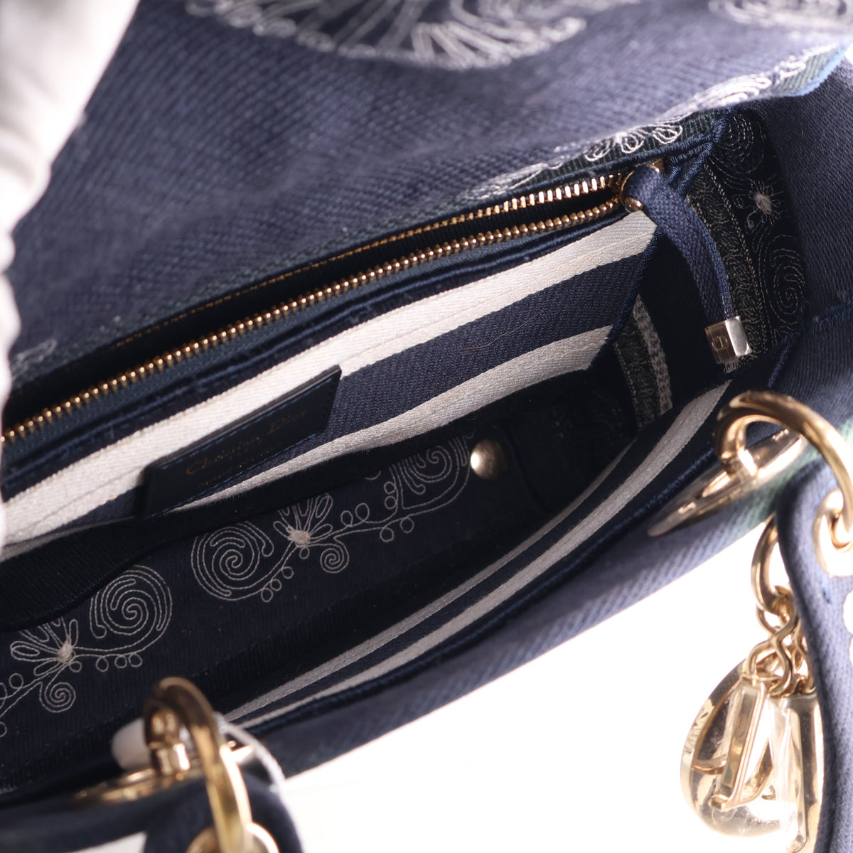 Pre-Owned Chanel Medium Christian Dior Canvas Embroidered Lady D-lite, open interior with lining