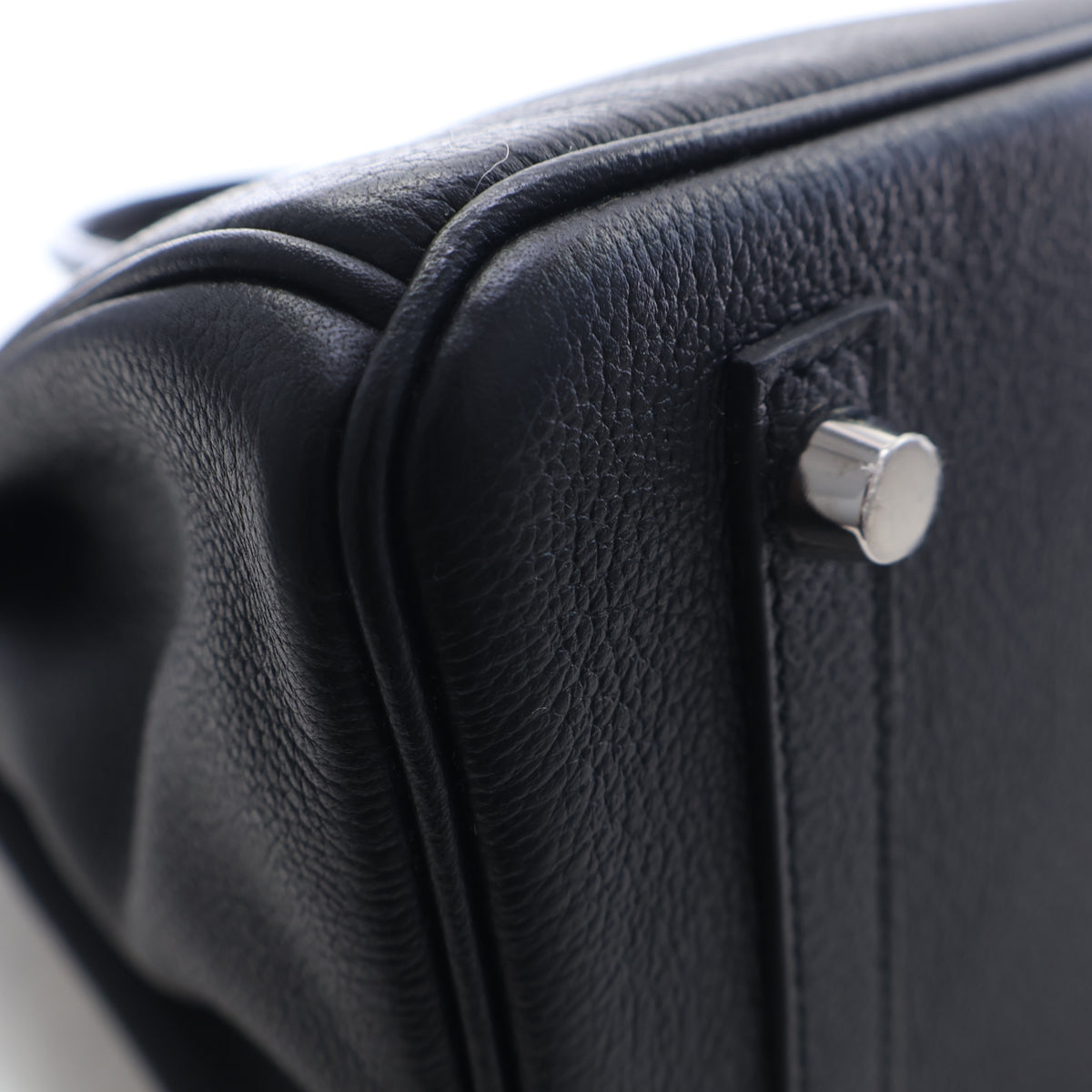 Pre-Owned Hermès Birkin 30 Noir Togo Niloticus Crocodile Leather Touch, base and feet view, photo 16 of 21