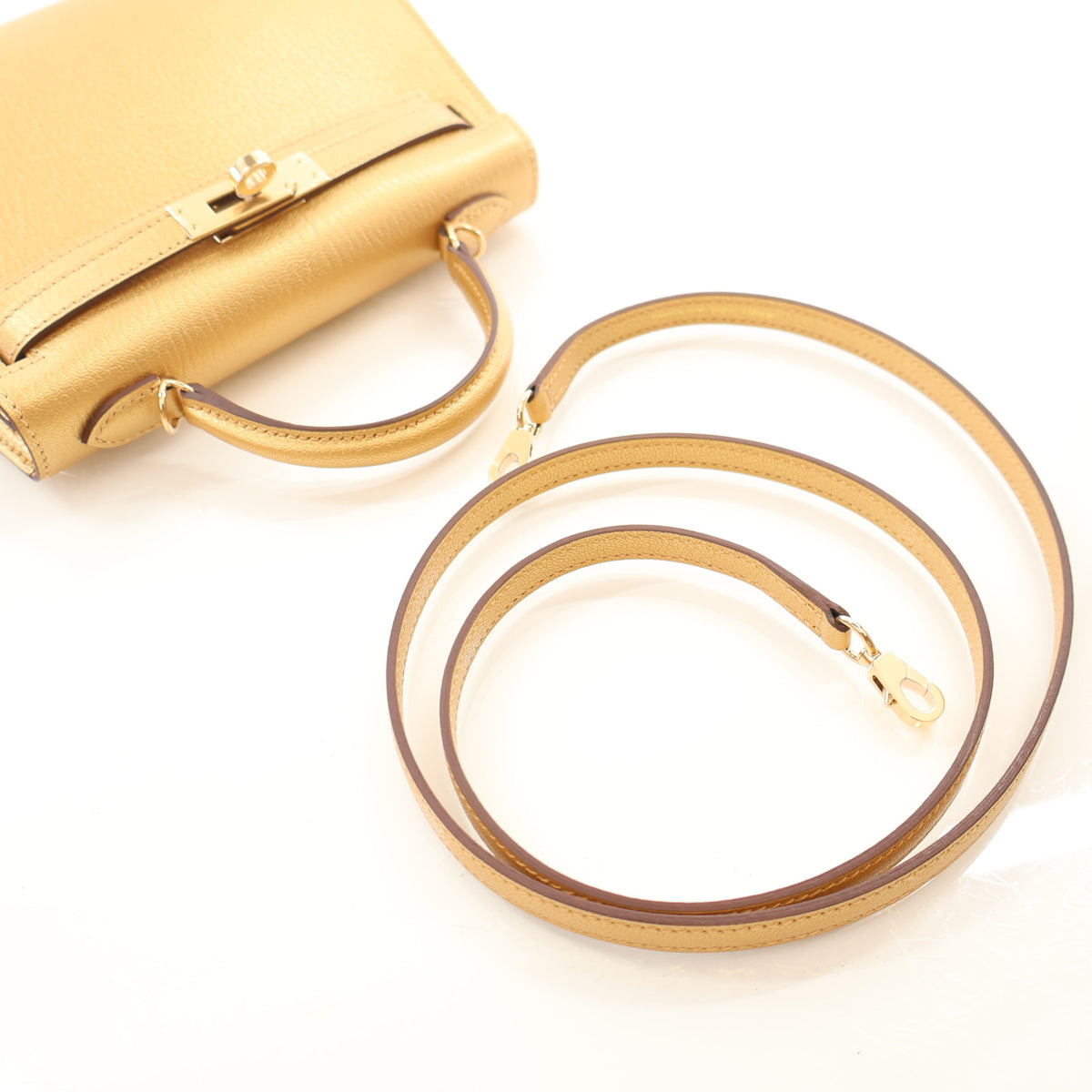 Pre-Owned Hermès Kelly Mini Dore Metallic Chevre Leather Chamkilight 20, with included accessories