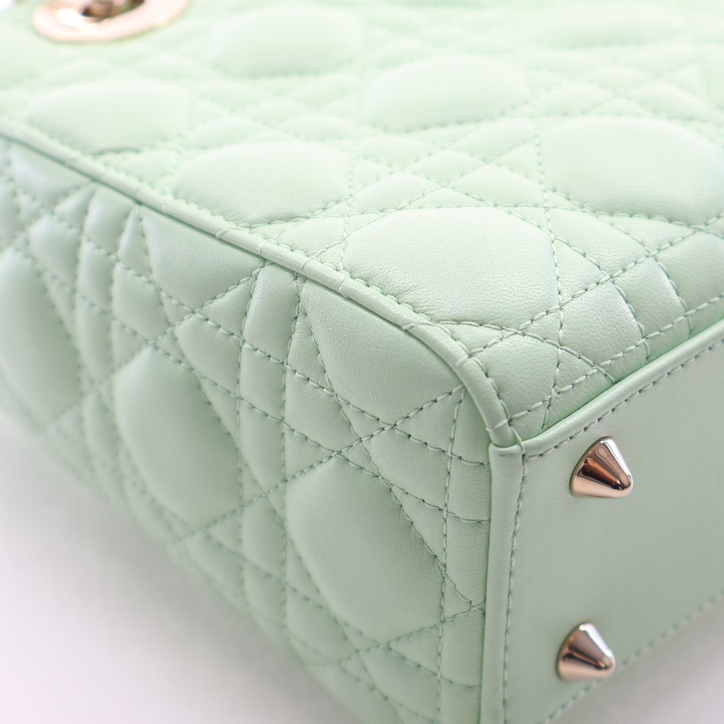 Pre-Owned Christian Dior Lady Dior Small Lambskin, corner detail