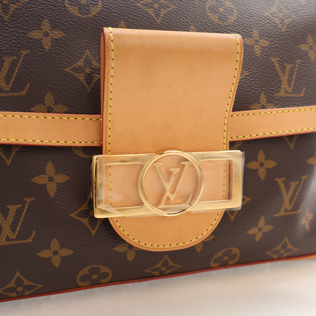 Pre-Owned Louis Vuitton Dauphine GM Monogram Soft, gold hardware close-up