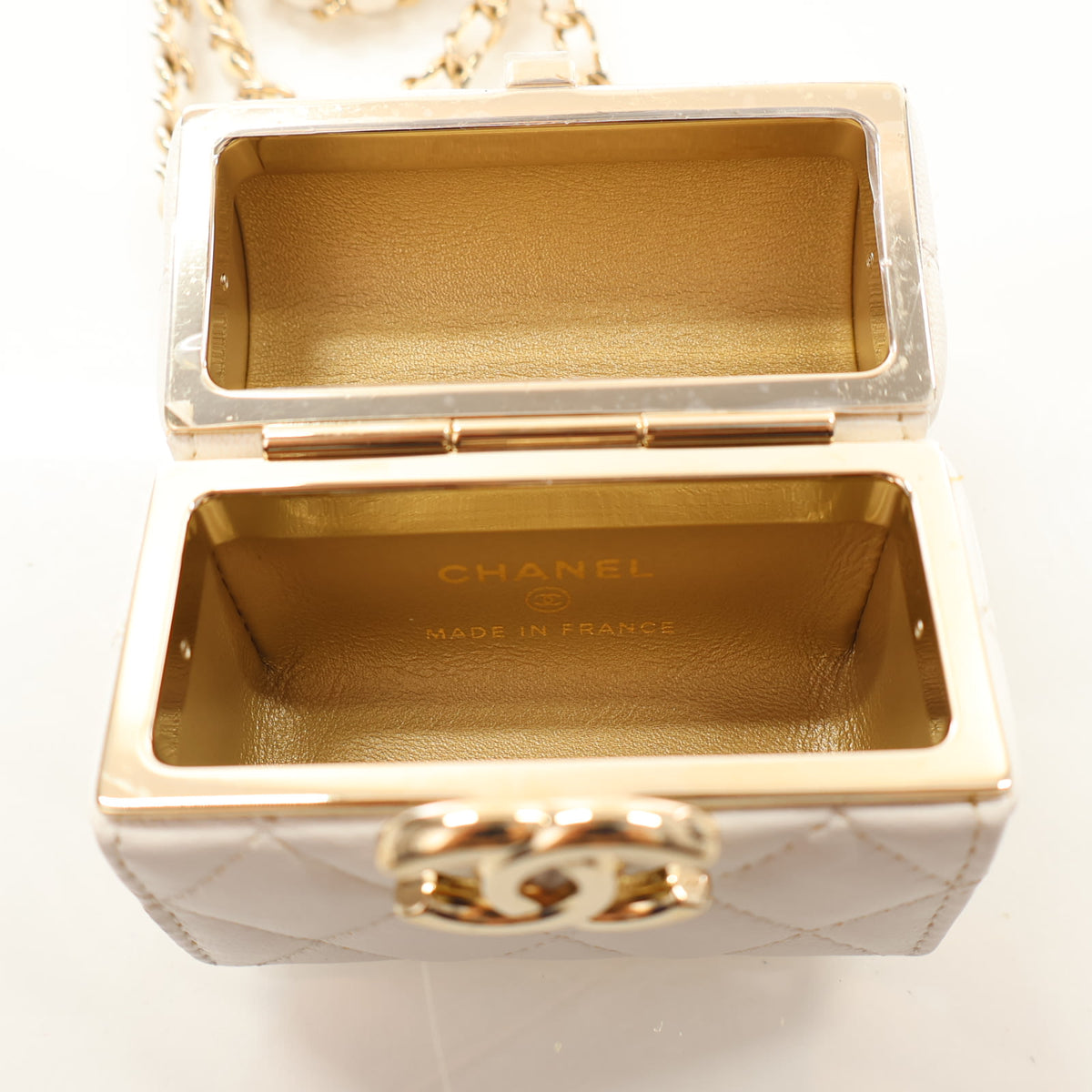 Chanel Lambskin Airpods Pro Case, photo 12 of 15