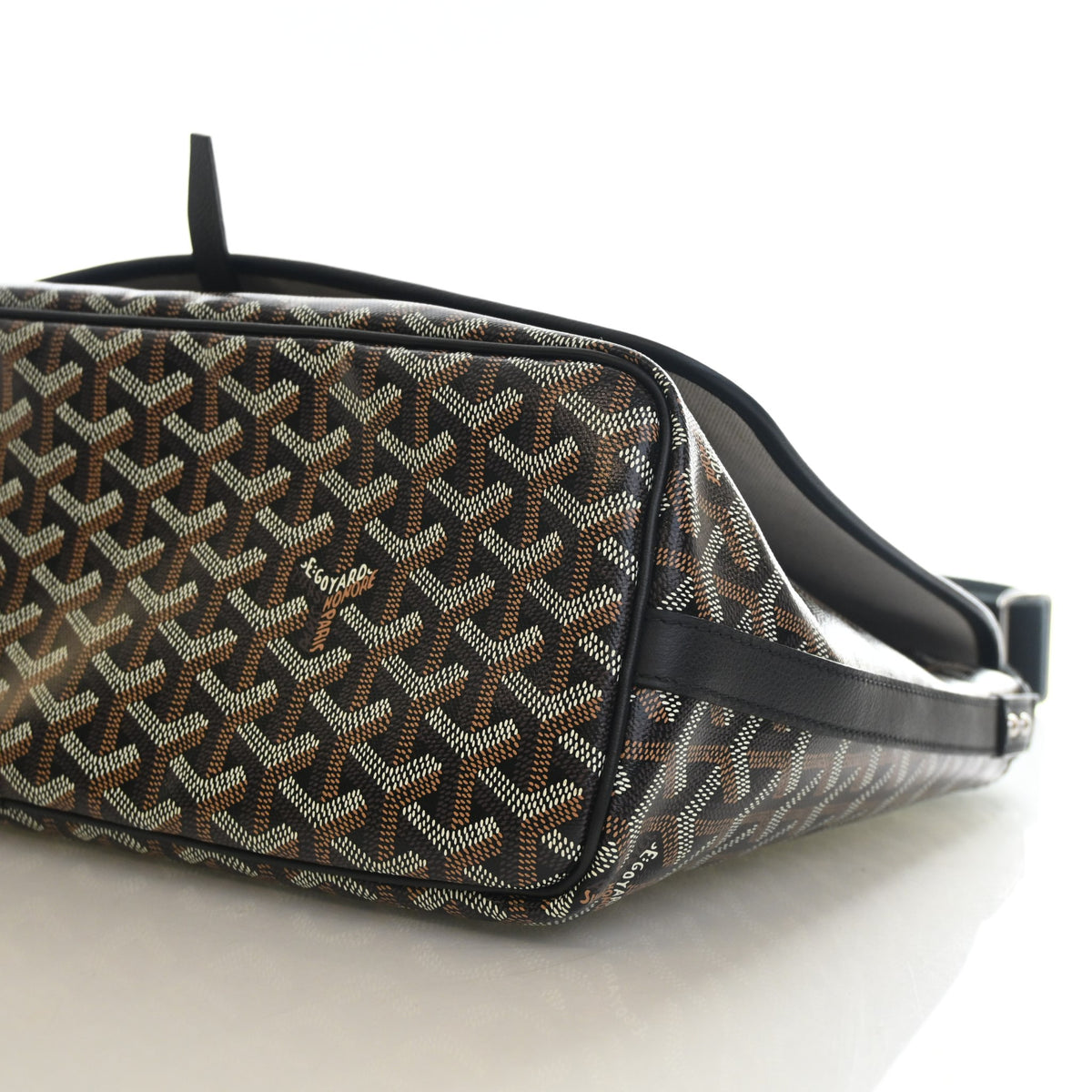 Pre-Owned Goyard MM Goyardine Captien, side view