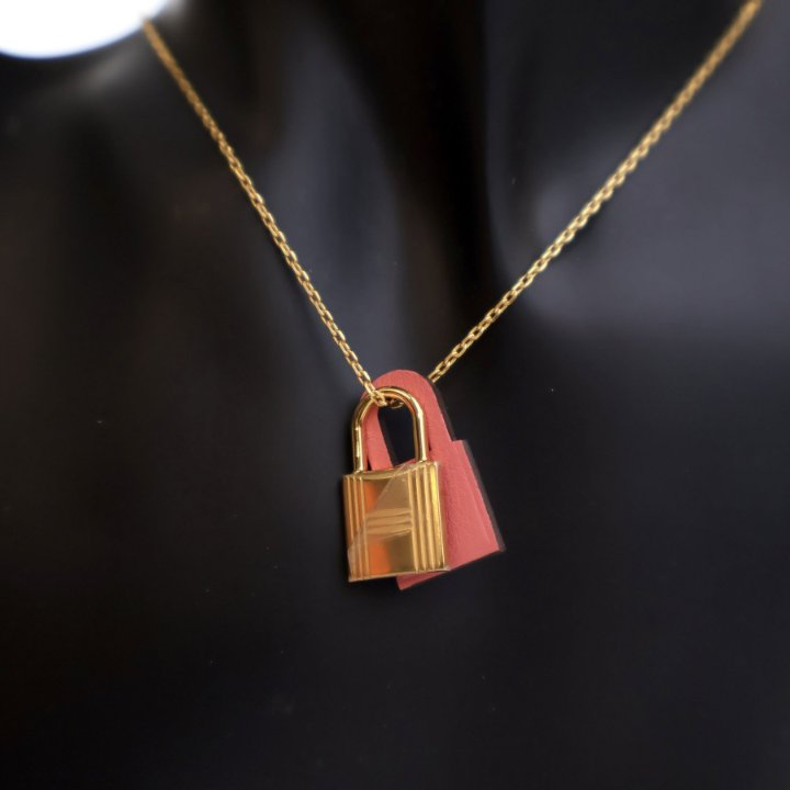 Hermes Pink Leather O'Kelly Pendant Necklace – Luxe Du Jour
