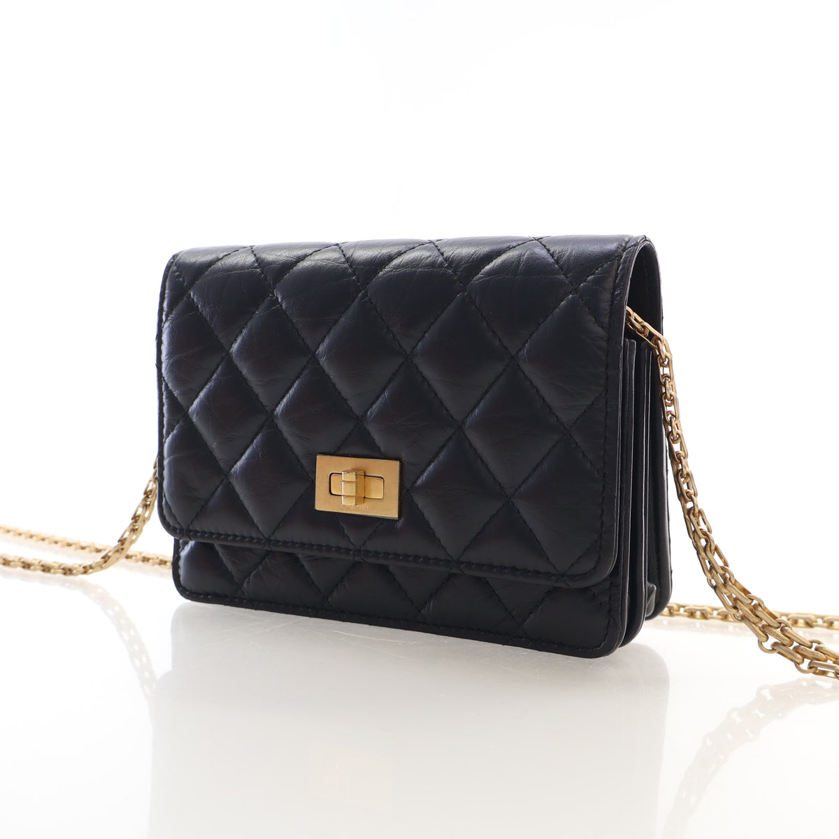 Pre-Owned Chanel Wallet On Chain Small Calfskin Reissue 2.55 WOC, three-quarter view