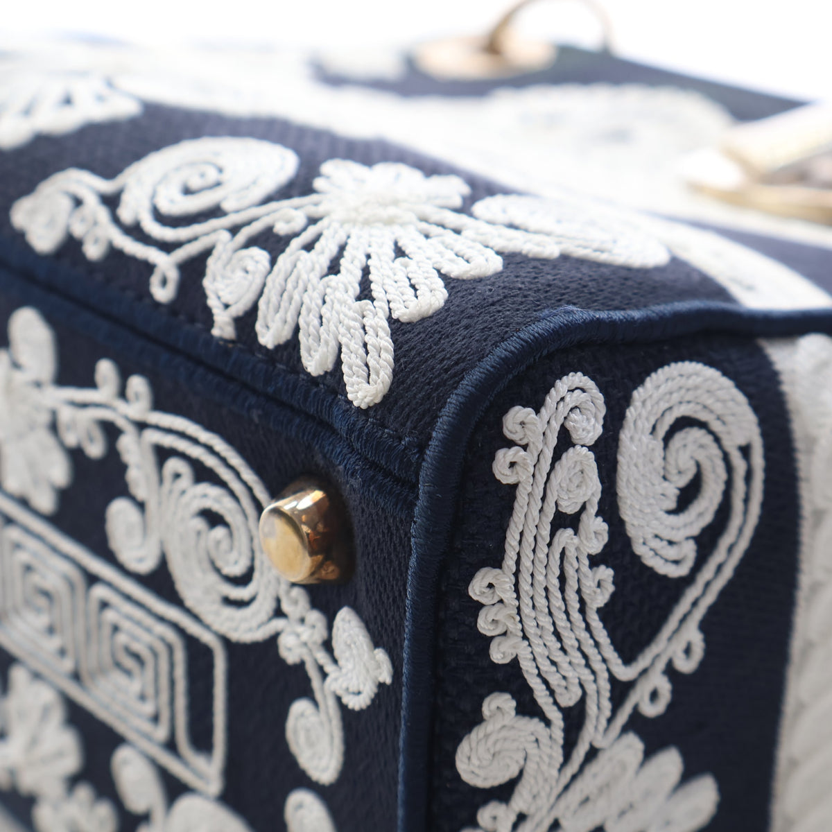Pre-Owned Chanel Medium Christian Dior Canvas Embroidered Lady D-lite, corner and edge detail, photo 9 of 16