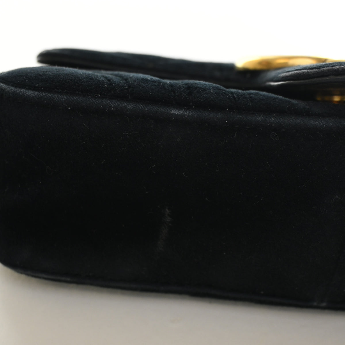 Pre-Owned Gucci Flap Bag Mini Velvet Marmont, base and feet view, photo 15 of 17