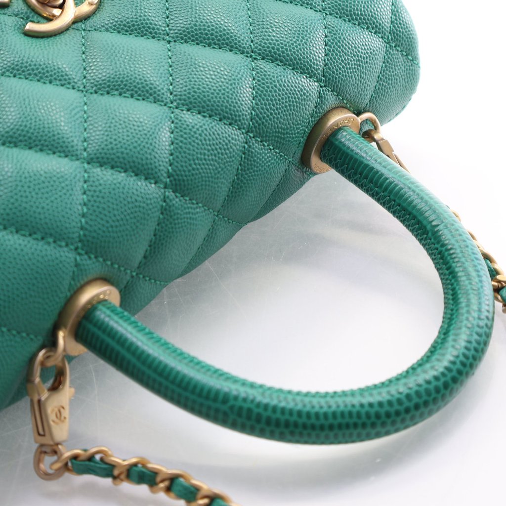 Pre-Owned Chanel Coco Handle Small Caviar Lizard Leather Bag, strap and chain detail