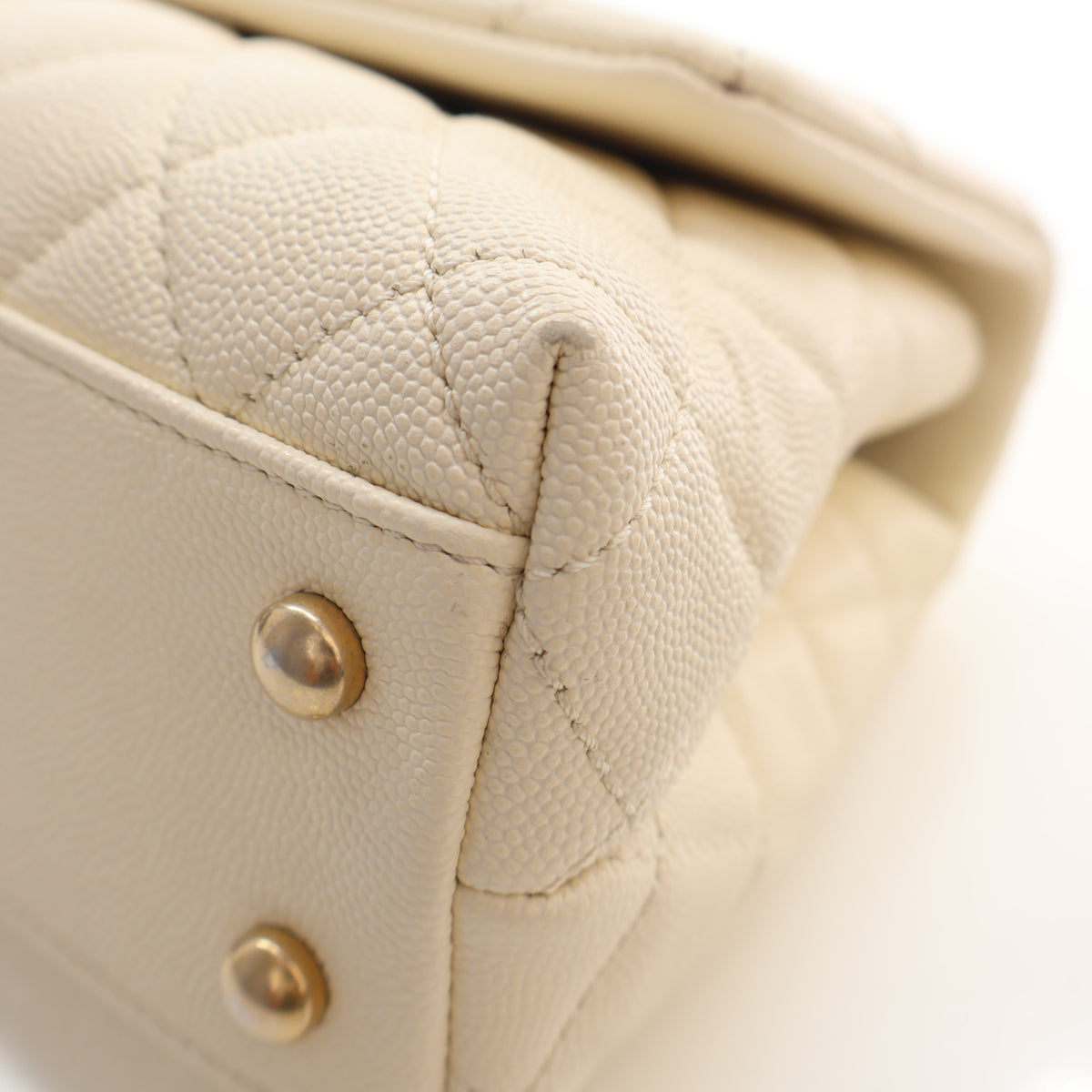 Pre-Owned Chanel Coco Handle Small Caviar Leather Bag, corner and edge detail, photo 8 of 18