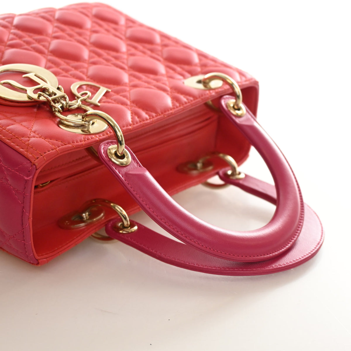 Pre-Owned Christian Dior Lady Dior Medium Lambskin, strap detail
