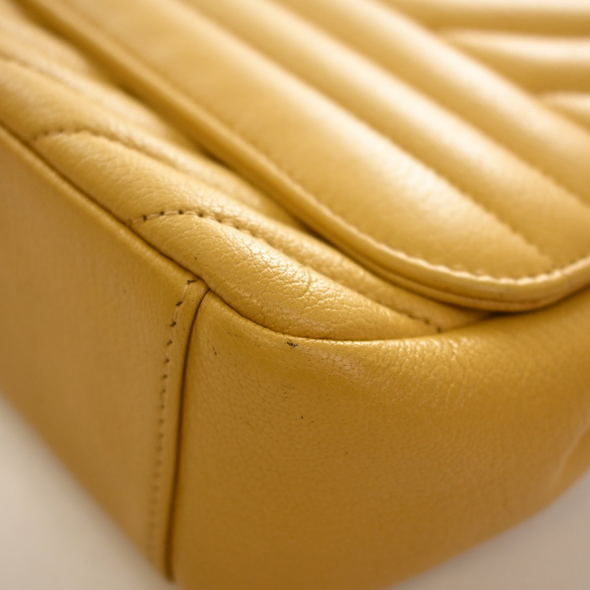 Pre-Owned Chanel Flap Bag Large Goatskin CC, corner and edge detail