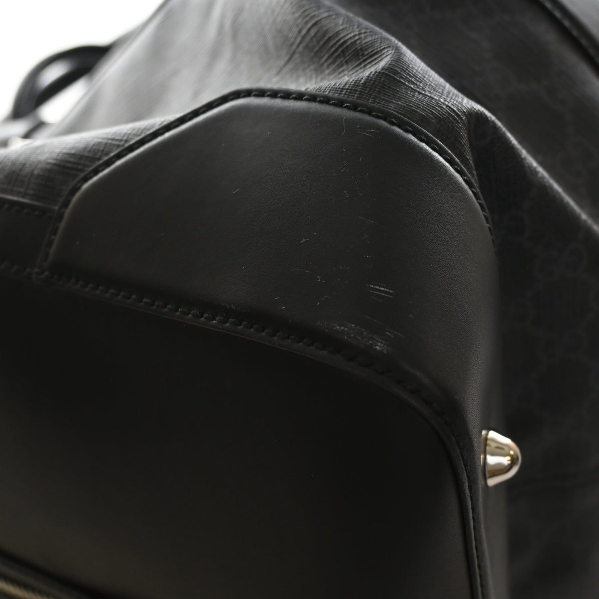 Pre-Owned Gucci Medium GG Supreme Carry On Duffle, corner and edge detail, photo 14 of 16