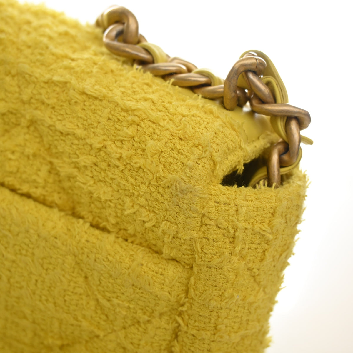 Pre-Owned Chanel 19 Flap Bag Medium Tweed, corner and edge detail, photo 14 of 15