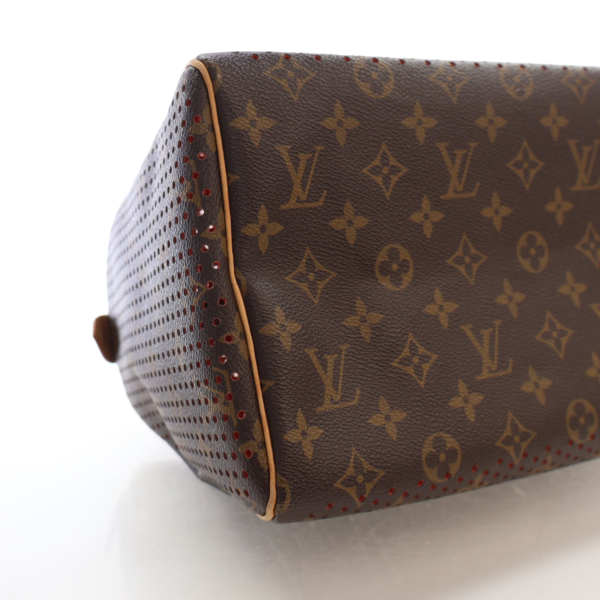 Pre-Owned Louis Vuitton Speedy 30 Monogram Perforated, corner and edge detail