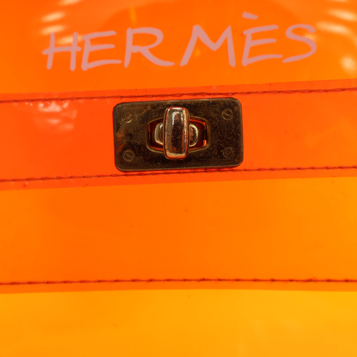 Vintage Hermès Orange Vinyl Souvenir De L’exposition, gold hardware close-up