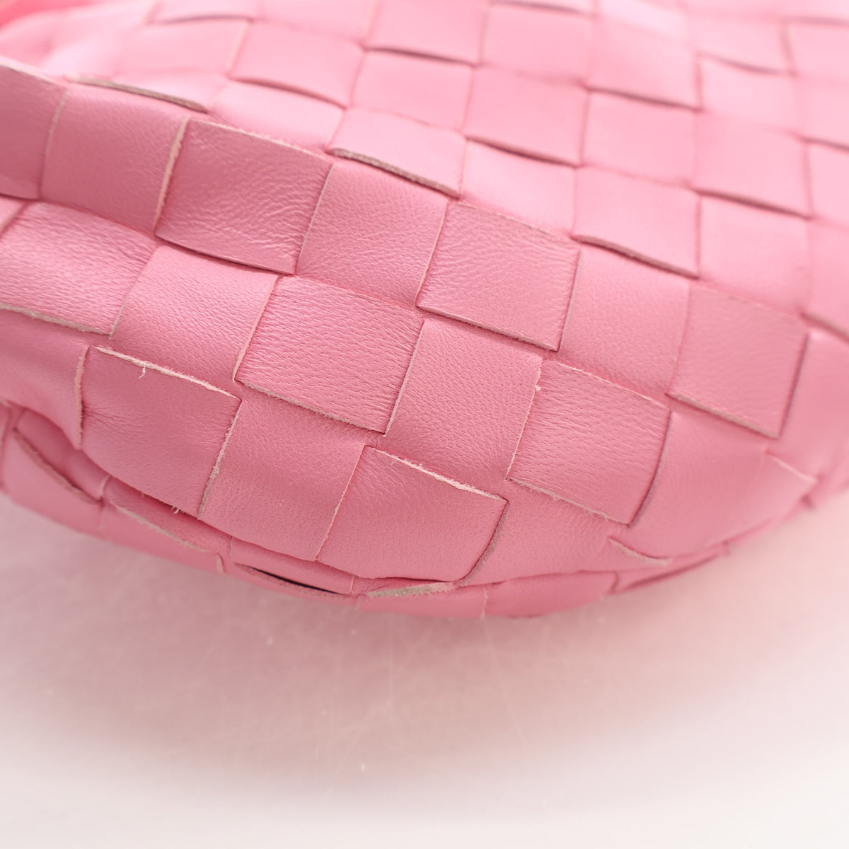 Pre-Owned Bottega Veneta Jodie Mini Intrecciato Nappa Leather, corner and edge detail, photo 6 of 16