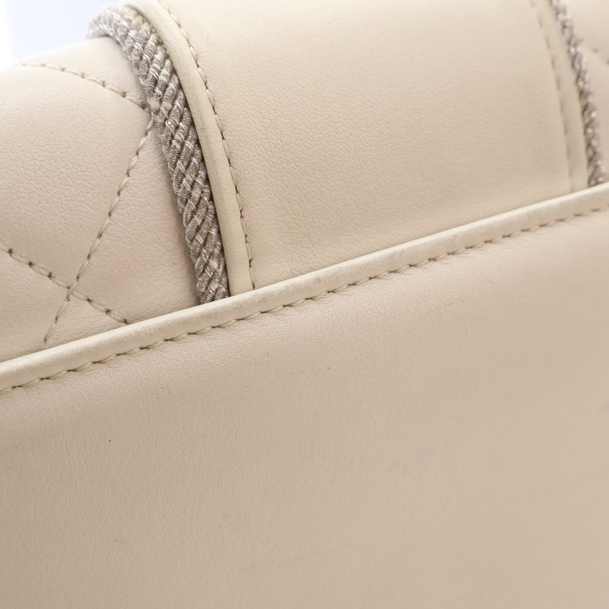 Pre-Owned Chanel Flap Bag Lambskin Square With Chain, corner and edge detail, photo 13 of 18