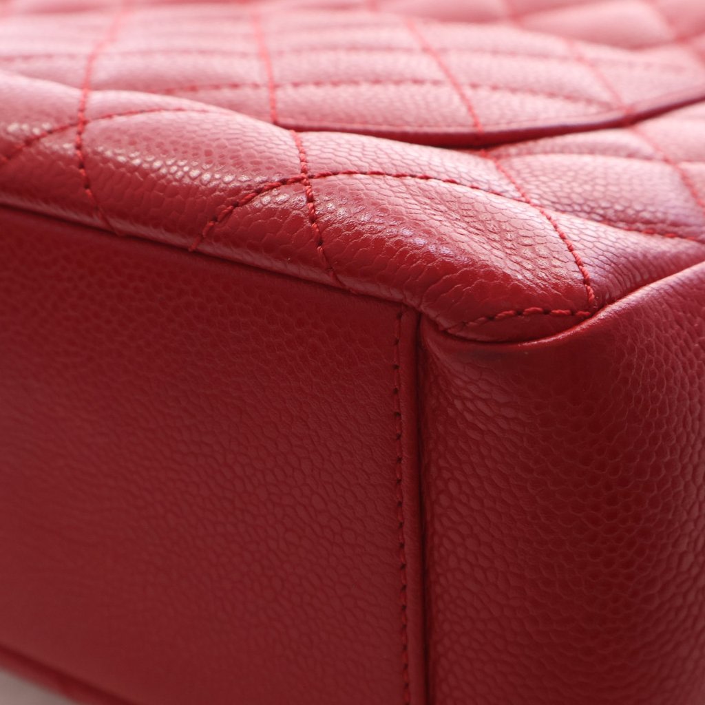 Pre-Owned Chanel Shopping Tote Small Caviar Leather Petite, corner and edge detail, photo 13 of 15