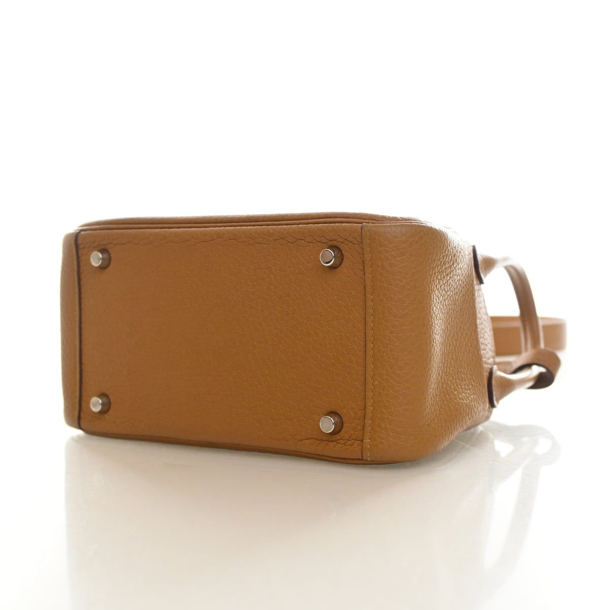 Pre-Owned Hermès Lindy Mini Sesame Clemence Leather 20, base and feet view, photo 7 of 15