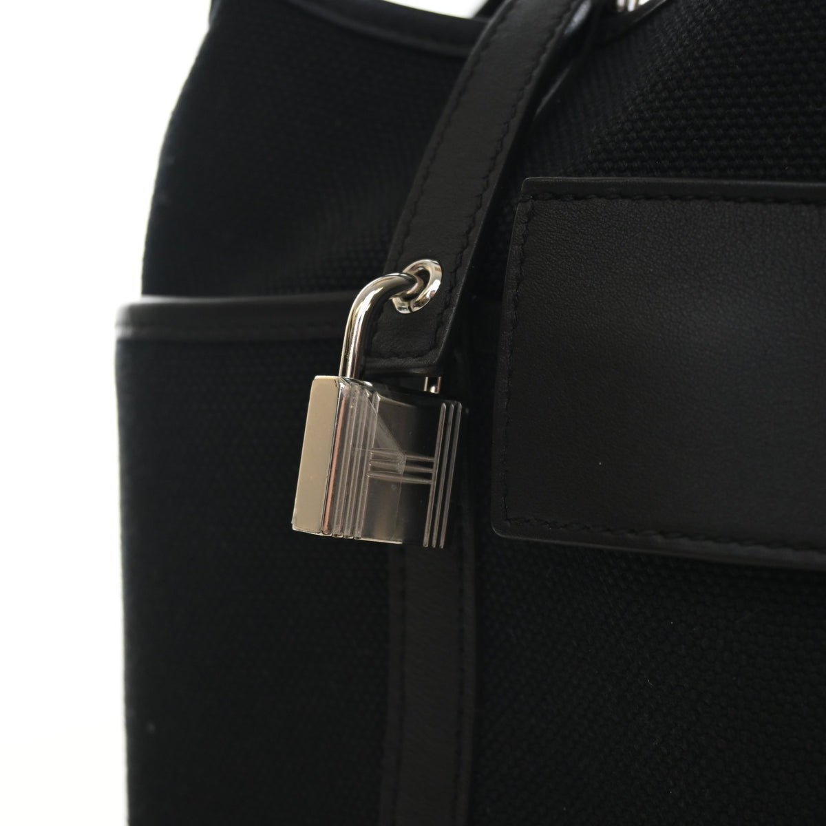Pre-Owned Hermès Picotin Lock 18 Noir Toile Goeland Cargo, silver hardware close-up