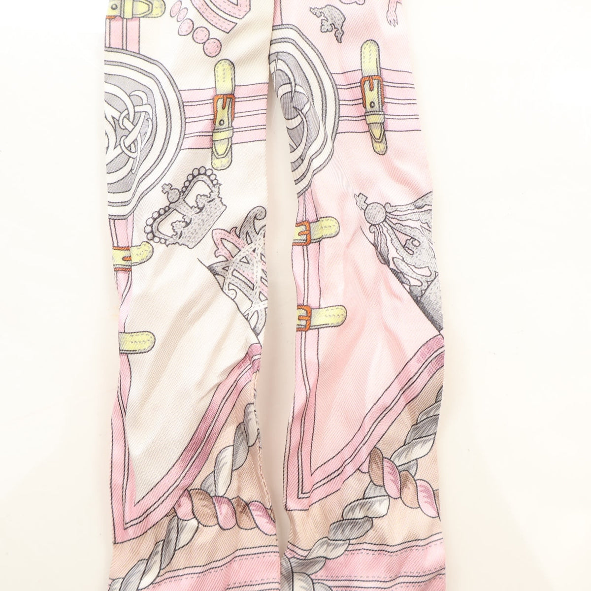 Hermes Silk Grande Tenue Twilly, photo 3 of 5