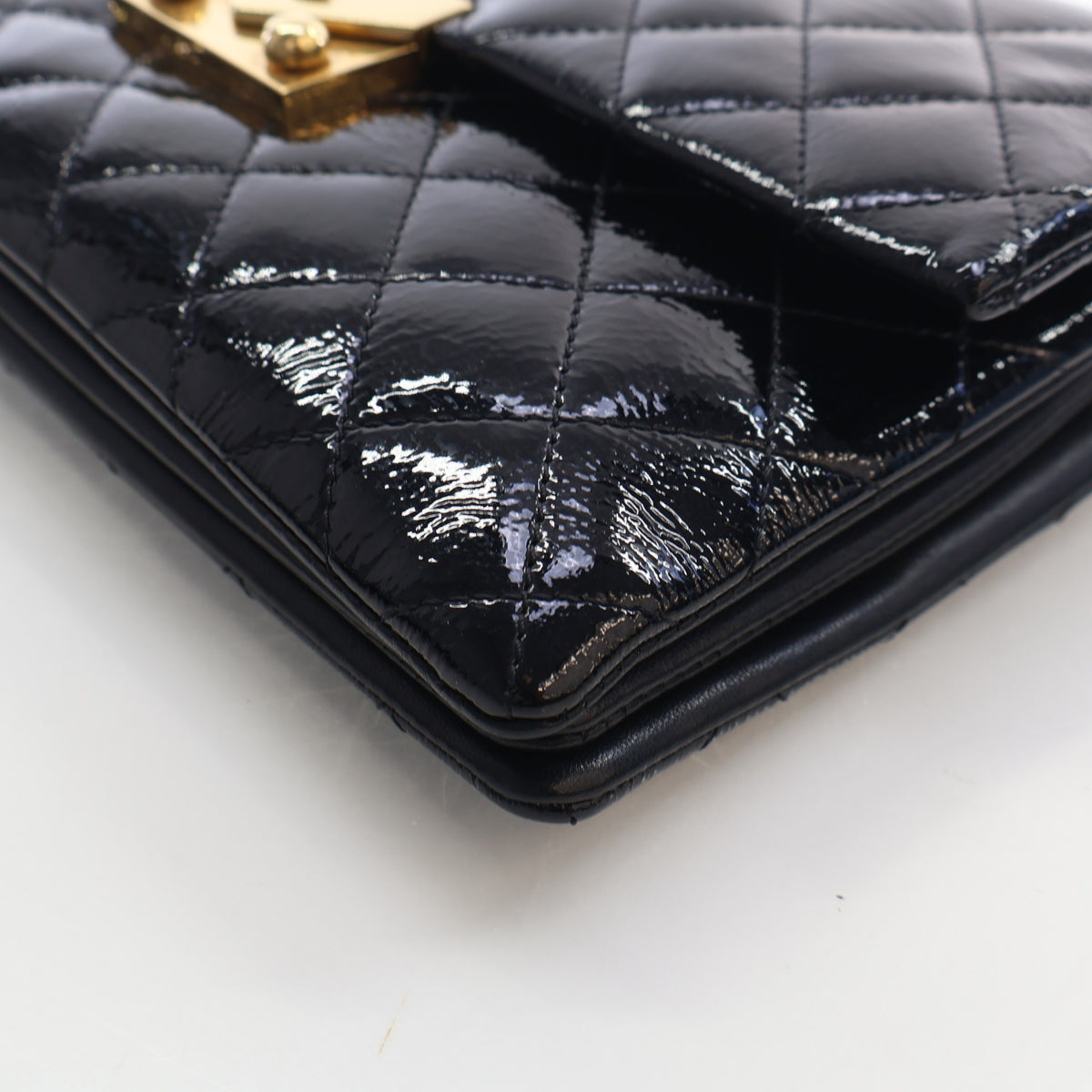Pre-Owned Chanel Flap Bag Medium Patent Leather Accordion Single, corner detail