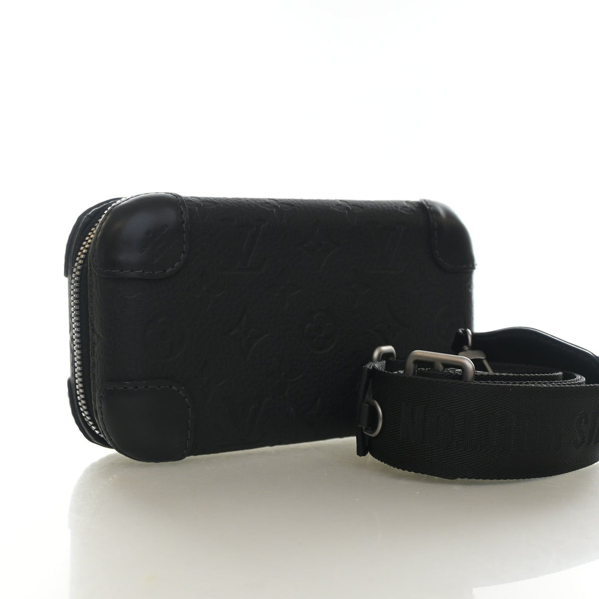 Louis Vuitton Monogram Taurillon Horizon Clutch, photo 2 of 12