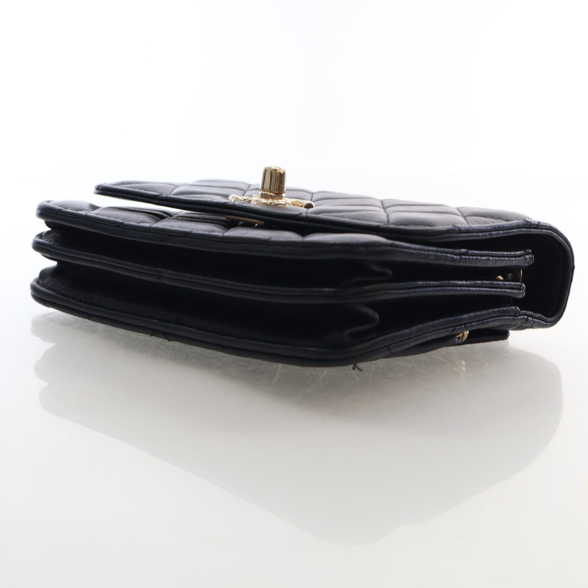 Pre-Owned Chanel Wallet On Chain Lambskin Trendy CC WOC, side profile, photo 8 of 19