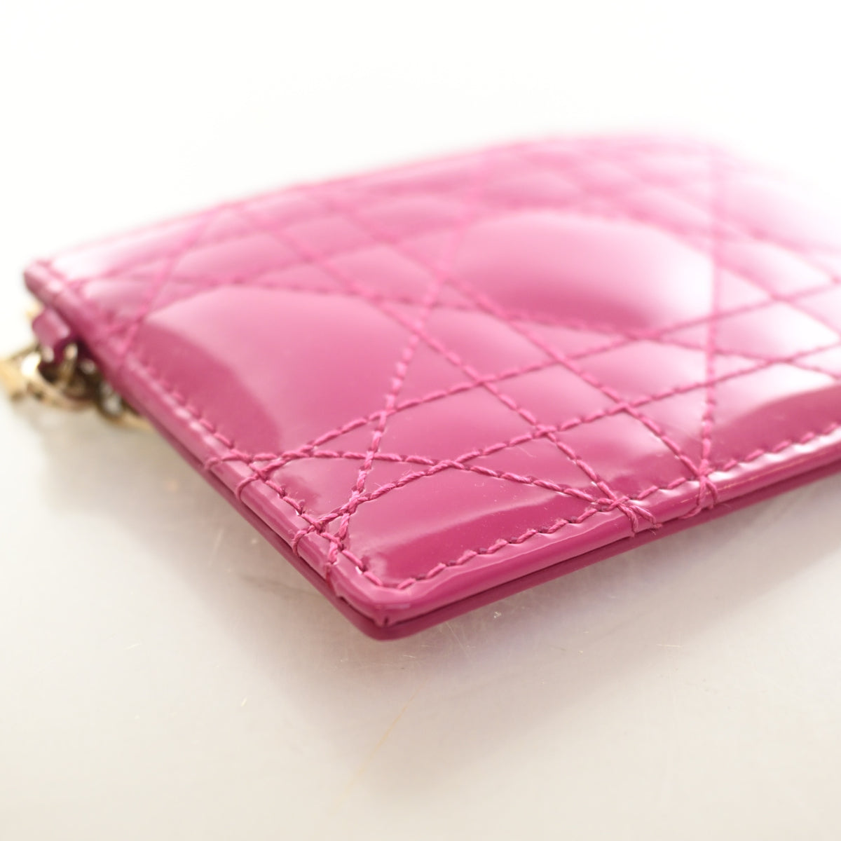 Pre-Owned Christian Dior Card Holder Patent Leather Freesia, corner and edge detail